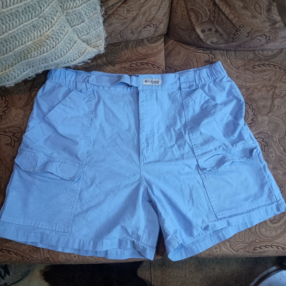 Columbia Women's Blue PFG Cargo Shorts XL